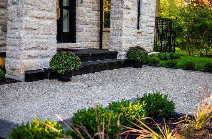 Elevate Your Curb Appeal: Driveway Edging Ideas for a Stunning Entrance