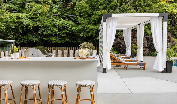 Custom-Built Outdoor Bars: Design the Ultimate Outdoor Entertainment Spot