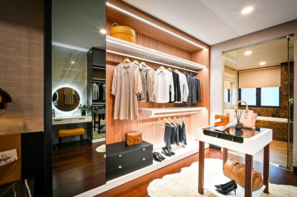 Custom Walk-In Closets: Design the Perfect Storage Solution